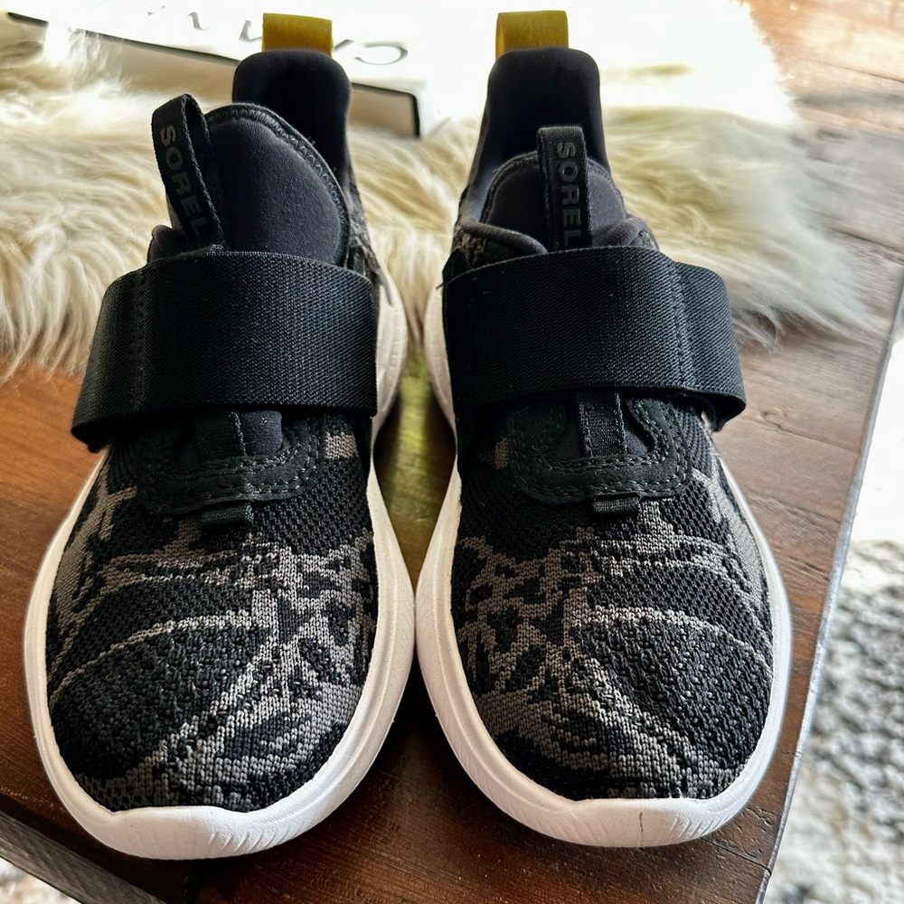 NWT Sorel sneakers size 6